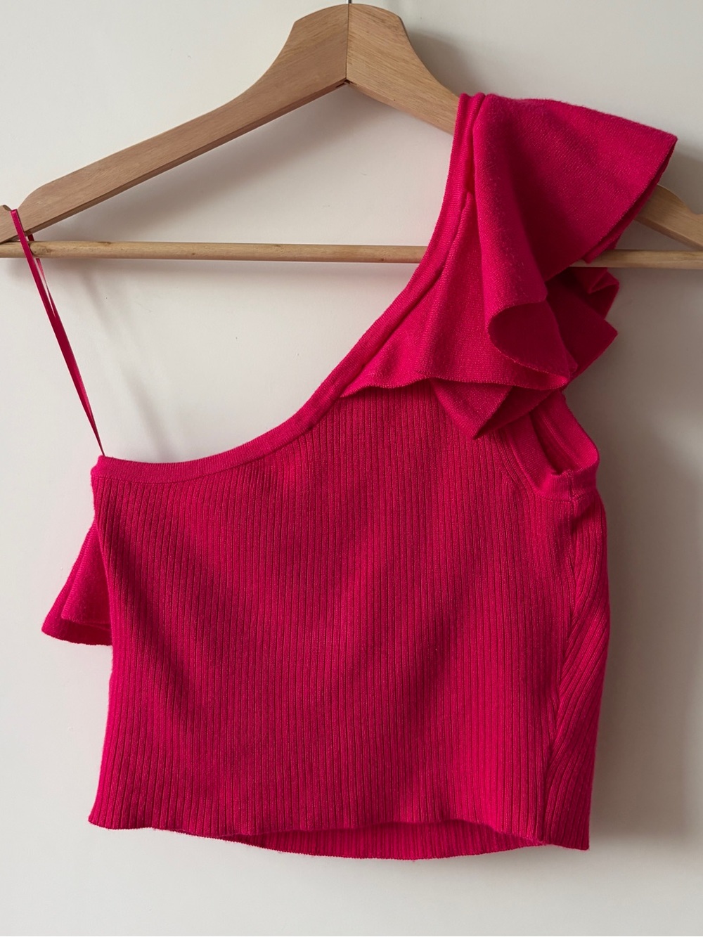 BNWT Express Hot Pink One-Shoulder Ruffle Crop Top - Picture 4 of 11